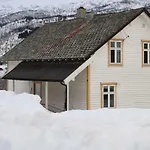 2 Bedroom Gorgeous In Vossestrand *